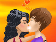Click to Play Justin and Selena Kissing Vacation